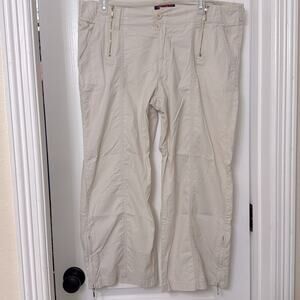 Logic casual tan/khaki zipper vintage Y2k Capri cargo pants size 9